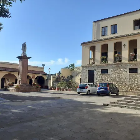 Maison Campidanese Santa-giusta Or,5 K M De La Plage Hébergement de vacances *